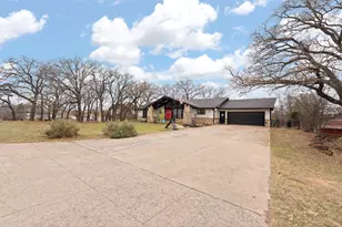 1206 Honeysuckle Dr, Keene, TX 76059 - Photo 3