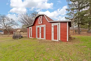 1206 Honeysuckle Dr, Keene, TX 76059 - Photo 33