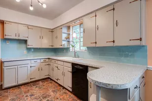 9753 Carnegie Dr, Dallas, TX 75228 - Photo 15