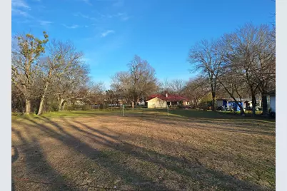 513 S San Antonio Street, Wolfe City, TX 75496 - Photo 1