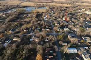 411 W Elm St, Whitewright, TX 75491 - Photo 25