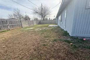 6005 Meadowdale Rd, Arlington, TX 76017 - Photo 19