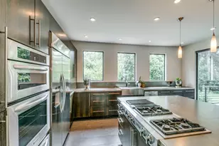 919 Knott Pl, Dallas, TX 75208 - Photo 11