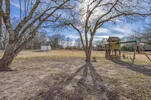 301 Pecan St, Tom Bean, TX 76273 - Photo 25
