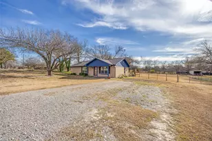 301 Pecan St, Tom Bean, TX 76273 - Photo 1