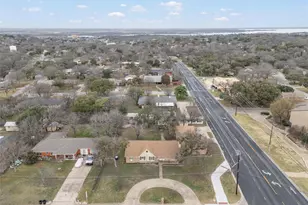 9101 Midway Dr, Woodway, TX 76712 - Photo 37