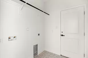 5915 Black Pine Cir, Granbury, TX 76048 - Photo 11