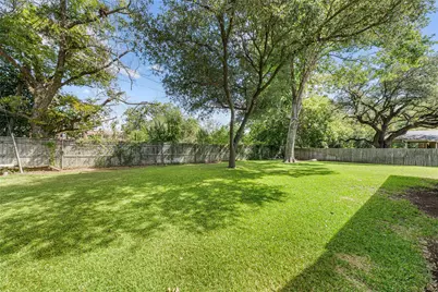 1701 Royal Oaks Drive, Waco, TX 76710 - Photo 31