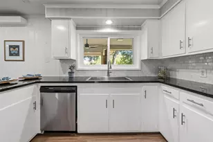 1701 Royal Oaks Dr, Waco, TX 76710 - Photo 17