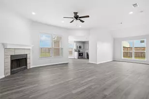 619 White Swan Dr, Arlington, TX 76002 - Photo 3