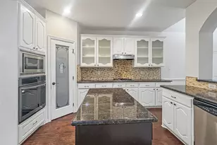 2831 Kate Ln, Grand Prairie, TX 75052 - Photo 13