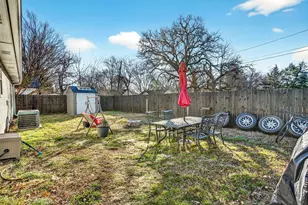 1001 S 4th St, Bonham, TX 75418 - Photo 21