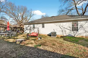 1001 S 4th St, Bonham, TX 75418 - Photo 23