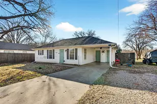 1001 S 4th St, Bonham, TX 75418 - Photo 1