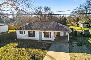 1001 S 4th St, Bonham, TX 75418 - Photo 25