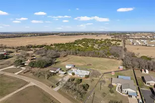 398 Bluebonnett Ln, Lorena, TX 76655 - Photo 37