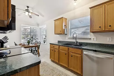 906 Park Row Circle, McKinney, TX 75072 - Photo 9