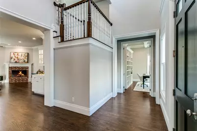 303 S Dooley Street, Grapevine, TX 76051 - Photo 3