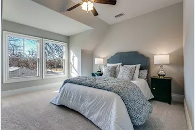 303 S Dooley Street, Grapevine, TX 76051 - Photo 27