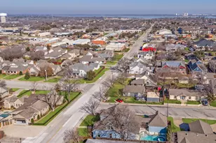 303 S Dooley St, Grapevine, TX 76051 - Photo 35