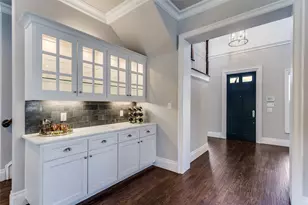 303 S Dooley St, Grapevine, TX 76051 - Photo 9