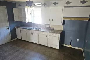 630 E B Ave, Kingsville, TX 78363 - Photo 9