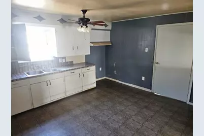 630 E B Avenue, Kingsville, TX 78363 - Photo 11