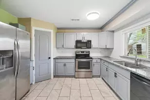 2579 Mossglen Dr, Dallas, TX 75227 - Photo 9