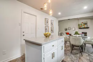 909 Jayellen Ct, Burleson, TX 76028 - Photo 9