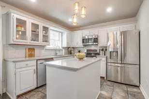 909 Jayellen Ct, Burleson, TX 76028 - Photo 7