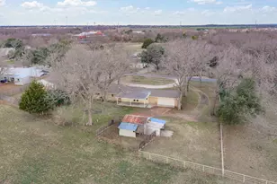 514 Dallas St, Italy, TX 76651 - Photo 31