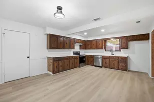 514 Dallas St, Italy, TX 76651 - Photo 13