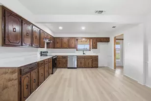 514 Dallas St, Italy, TX 76651 - Photo 11