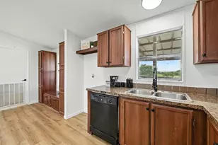 197 Pond Vw Dr, Decatur, TX 76234 - Photo 13