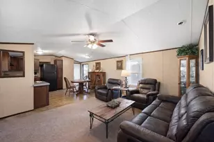 515 S 10th Ave, Teague, TX 75860 - Photo 3