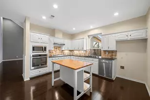 1819 Sandalwood Ln, Grapevine, TX 76051 - Photo 3