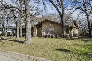 807 N Bowen Rd, Arlington, TX 76012 - Photo 25