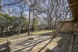 807 N Bowen Rd, Arlington, TX 76012 - Photo 3