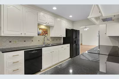 712 Willow Creek Drive, Woodway, TX 76712 - Photo 11