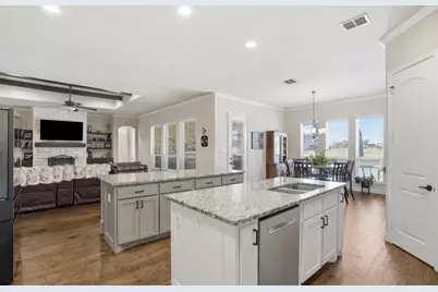 700 Russell Road, Hudson Oaks, TX 76087 - Photo 9