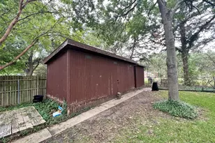 10025 Newcombe Dr, Dallas, TX 75228 - Photo 23