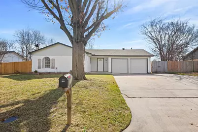 1012 E Dallas Street, Mansfield, TX 76063 - Photo 1