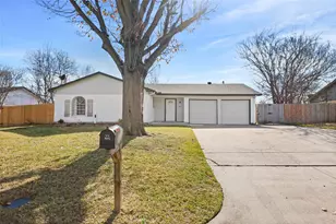 1012 E Dallas St, Mansfield, TX 76063 - Photo 1