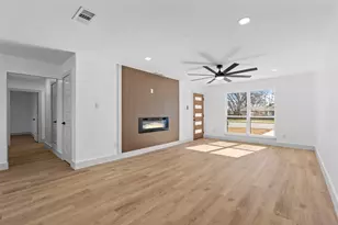 2011 E Park Row Dr, Arlington, TX 76010 - Photo 7