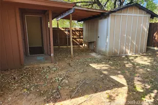 515 Gibbins Ct, Arlington, TX 76011 - Photo 13