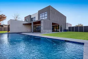 10230 Marsh Ln, Dallas, TX 75229 - Photo 9