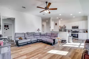 1402 Dry Crk Dr, Cleburne, TX 76033 - Photo 3