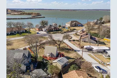 611 Elm Circle, Lake Bridgeport, TX 76426 - Photo 25