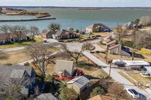 611 Elm Cir, Lake Bridgeport, TX 76426 - Photo 25