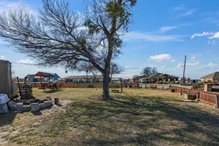 611 Elm Cir, Lake Bridgeport, TX 76426 - Photo 19